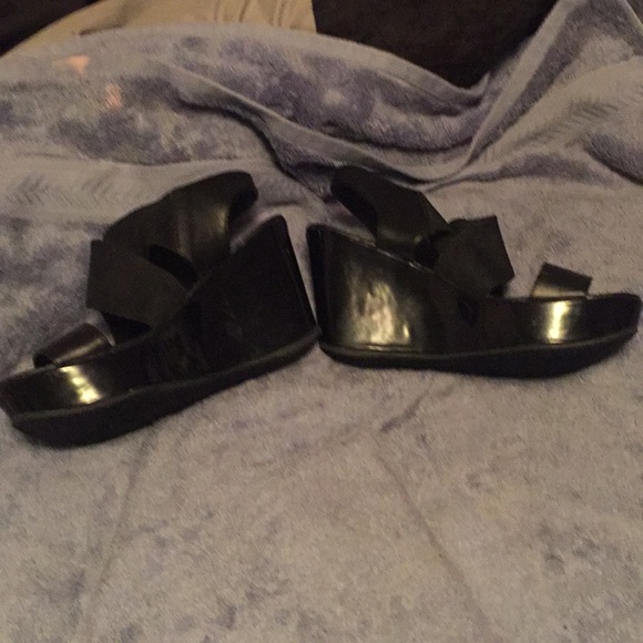 Kenneth Cole Reaction - 3” Black Strap Wedges! - Picture 2 of 7